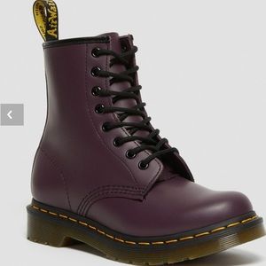 New never worn woman dr martens